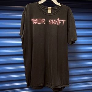 TAYLOR SWIFT - 1989 tour t-shirt